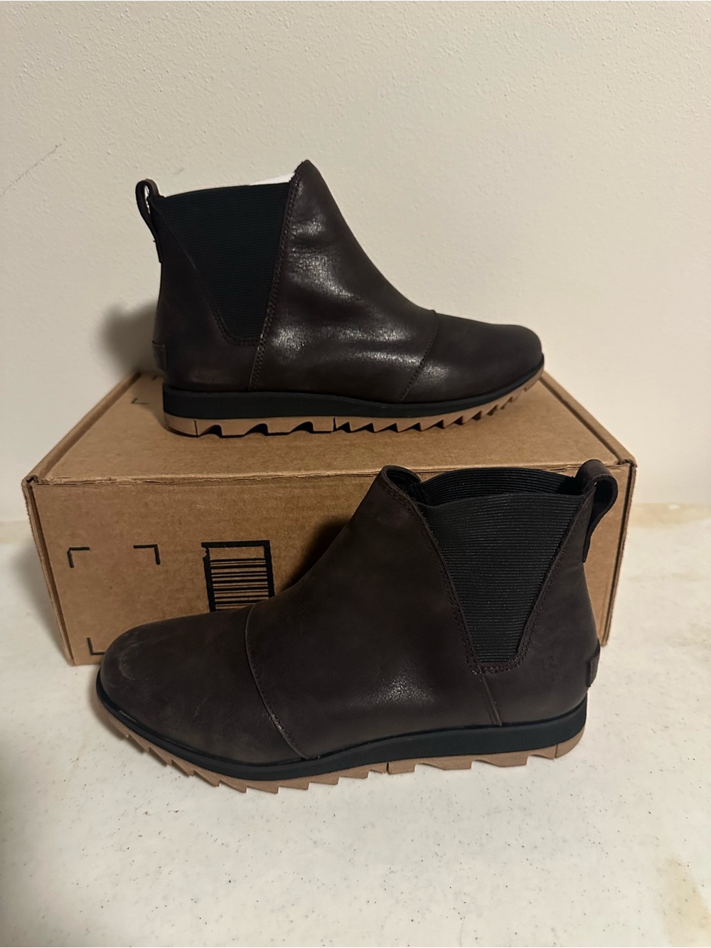 Sorel Emelie Waterproof Leather Chelsea Boots Blackened Brown Women 8 New
